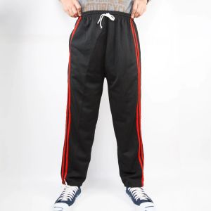 กางเกงวอร์มขายาว พื้นดำแบบปล่อย มีแถบข้างสองแถบ ถูกมากใส่ทำงานใส่กันลม มีกระเป๋าข้างเดียว