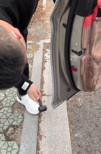 Nẹp chữ u cao su lõi thép ốp viền ô tô chống va đập hoàn hảo - cuộn 5 mét dài hảo hạng cao su bọc ngoài lõi thép bên trong