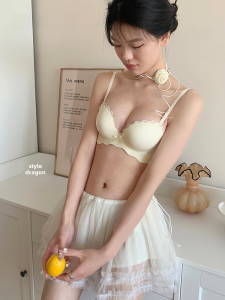 Inner Sakura ผู้หญิง Bra Set  ไม่มีห่วงเหล็กบาง เสื้อท่อนบน ก้นหนาเต็มคัพ ลื่น พื้นผิวตลอดทั้งปี สบาย