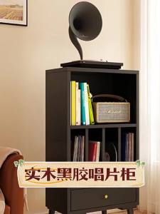 ตู้เก็บแผ่นเสียงไวนิล LP ไม้แข็งแรงพร้อมลิ้นชัก โต๊ะข้างดีไซน์โมเดิร์น ชั้นวางของอเนกประสงค์ ที่ตั้งแผ่นเสียงและชั้นโชว์เครื่องเสียง เหมาะสำหรับห้องนั่งเล่นและห้องนอน ชั้นเก็บของแบบช่องแคบหลายชั้น หรือโชว์รูม ตู้เก็บของ ตู้เก็บ