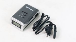 PENGIRIMAN CEPAT Taffware Charger Baterai Smart Battery Charger LCD 4 Slot C905W / charger batu baterai abc aa aaa senter / cas baterai aa aaa 4 slot
