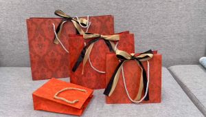 🍉🍉 ถุงกระดาษ มี2สี เขียวใบตอง ชาไทย ลายเรียบหรู หูหิ้วเชือก ริบบิ้นทูโทน2เส้น ใส่ของขวัญ ผ้าขนหนู ถุงรับไหว้