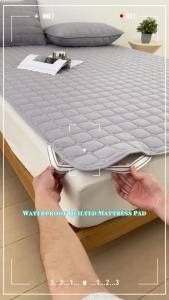 High Quality Waterproof Mattress Protector Luxury Quilted Cotton Mattress Pad Breathable Bed Cover