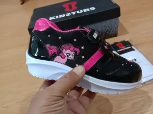 Sepatu Anak Perempuan Sekolah: Tips & Rekomendasi