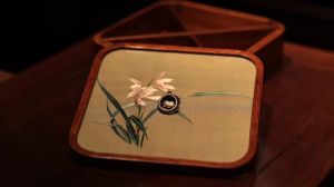 Creative Hand Embroidered Pineapple Pattern Solid Wood Candy Box Storage Chinese Style Gift for Living Room Beautiful Suzhou Embroidery