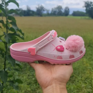 Crocs Classic Clog มี36แบบ มาพร้อมตัวติดเหมือนรูปในตัวเลือกสินค้าเลยนะ รองเท้าแตะผู้หญิ่งและผู้ชาย รองเท้าcrocs รองเท้าหัวโต รองเท้าเบาและนีมใส่สบาย พร้อนส่งในไทย