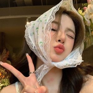 French Lace Triangle Head Scarf Floral Print Fashion Vintage Decorative Headscarf Headband Female Tie Bag Streamer Vacation