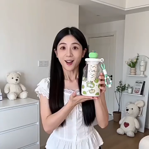 Bình Nước Quả Táo 600ML Kèm Dây Đeo Siêu Cute Và Lõi Lọc Trà LILA BNFRU58