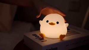 🔥[Ready Stock] Creative Lovely LED Cute DouDou Duck Silicone Tap Beside Lamp Night Light Gift Lampu Tidur Malam 小夜灯