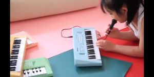 [ammoon]quà bí mật 37 Key Electronic Keyboard / Piano with Mini Microphone