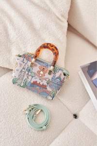 Henneybear - H1136 ลายLondon กระเป๋าสะพายข้าง ใบเล็ก มินิมอล ช่องกว้าง กระเป๋าอเนกประสงค์ COD