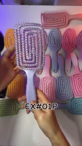 จัดส่งตอนนี้หวีแปรง โค้งรับศีรษะ อุปกรณ์จัดแต่งทรงผม หวีแปรง น้ำหนักเบา ซักได้ นวดหนังศีรษะ