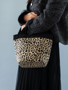 New Leopard Print Canvas Bento Bag Ship Shape Tote Versatile Commuter Small Cloth Bag Trendy Personalized Office Lunch Box Bag