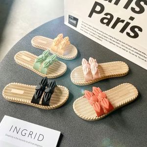 รองเท้าแตะผู้หญิงแบบลำลองกันลื่น รองเท้าสไลด์หัวเปิดทรงแบนสีพื้น รองเท้าแตะสำหรับฤดูร้อนและชายหาด