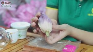 Trà Ướp Bông Sen - Lộc Tân Cương - Sấy Khô Thăng Hoa Công Nghệ Đức - Hộp 5 bông