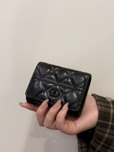 กระเป๋าใส่บัตรทรงกลองสไตล์ใหม่สำหรับผู้หญิง กระเป๋าใส่เอกสารระดับไฮเอนด์พร้อมช่องใส่บัตรหลายช่อง กระเป๋าใส่บัตรแบบพับได้ กระเป๋าใส่บัตร PU ลายสี่เหลี่ยม