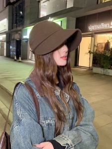 หมวกตกปลาสีกาแฟแบบลำลองสำหรับผู้หญิงในฤดูใบไม้ร่วงและฤดูหนาว หมวกปากเป็ดแบบพกพาได้พร้อมที่แขวนหน้ากาก หมวกแฟชั่นสำหรับผู้หญิง