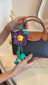 Charm treo túi xách thiết kế hoa trà phụ kiện treo túi xách balo xinh xắn chất liệu từ da thật nhập khẩu Pháp không bị trôi màu theo thời gian phụ kiện thời trang xinh xắn treo túi xách balo túi tote quà tặng ý nghĩa cho các cô nàng