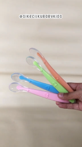 Sendok Makan Silikon Bayi Lembut Pelatihan Baby Food Spoon BPA FREE - BB047