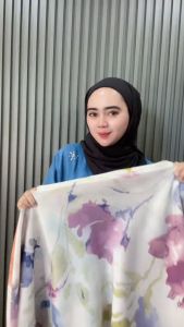 Hijab Segi Empat Voal Sublim Motif Brand Viral & Deenay