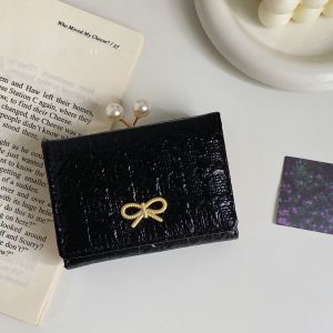 French Vintage Pearl Button Clip on Wallet Short Style Gentle Butterfly Knot Girl Heart Wallet Card Holder Ins Trend Youth PU Leather