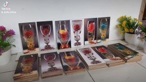 Hiasan dinding gambar gelas cantik
