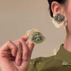 New Chinese Style Floral Embroidery Earrings Womens Traditional Hanfu Ear Jewelry Ancient Fashioned Horse Tailed Qipao Decorations