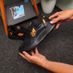 Newmeel Sepatu Sneakers Venom Hitam List Gold