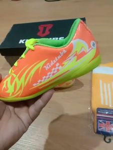 KIDZTUBS Sepatu Futsal Anak Paket Komplit Sepatu Futsal Tas Skin Deker Kaos Kaki Usia 6-10 Tahun Size 28 29 30 31 32 33 34 35 36 37 KDZ2053122424