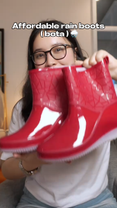 Stylish Womens Rubber Slip-On Rain Boots Waterproof Rubber Shoes for Rainy Season Slip-On Fashionable Mid-Calf Rain Boots