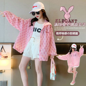 เสื้อผ้าป้องกันแสงแดดสําหรับเด็กผู้หญิงสไตล์ลําลอง 2024 ฤดูร้อนใหม่ไฟเบอร์โพลีเอสเตอร์น้ําหนักเบามีฮู้ดการออกแบบขอบตัดบาง