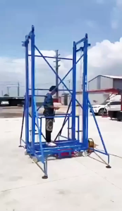 Electric Scaffolding Lift Remote Control Hoist 8M 500kg Platform Pengangkat Elektrik 8M dengan Roda Universal & Kaki Penopang Anti-selip untuk Konstruksi dan Renovasi