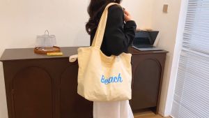 koreafashionshop(KR2212) กระเป๋าผ้าสะพายไหล่ ผ้าไนล่อนBeach