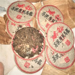 80s  陈年龙马同慶（生）Antique Long Ma Dong Qing (Raw Puer) of over 30 years