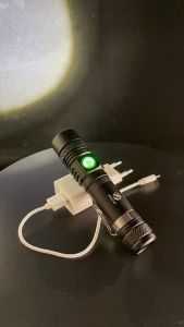 Senter LED Ultra Bright LED Flashlight With XML-T6 LED lamp beads Waterproof Torch Zoomable 4 lighting modes Multi-function USB charging