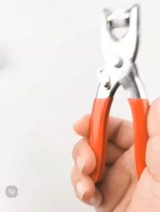 ชุดตอกพร้อมกระดุม 9.5 มม จำนวน 100 ชิ้น คีมติดกระดุมแป๊ก ชุดกระดุมแป๊ก DIY คีม