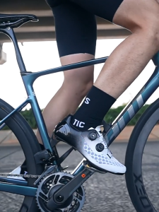 Santic Cycling Shoes Road Cleats Grade 14 Carbon Fiber Sole Breathable Lightweight Bike Lock Sneakers