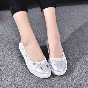 Giày Đế Bằng Mũi Tròn Đế Cao Su Chống Trượt Cho Nữ Mùa Xuân 2025 Giày Y Tá Khoét Lỗ Màu Trắng Giày Đơn Đa Năng