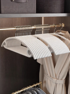 KAWEIRUI | Shoulder Protect Non-marking Thick Coat Hanger