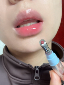 Metallic Ice Diamond Essence Lip Gloss Mirror Shine Water Light Lip Glaze Brush Head Beauty Tool from China by Yun Ai