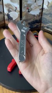 Bật Lửa Gas Quẹt Hình Cây Mỏ Lết Kiểu Dáng Độc Đáo Lạ Mắt