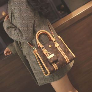 Original Large Capacity Tote Bag Womens Commuter Handbag Luxury Minimalist High-End Sensation Shoulder Crossbody Bag