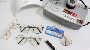 แว่นสายตายาว/สายตาปกติทรงเหลี่ยม เลนส์กรองแสงบลู+เลนส์เปลี่ยนสีpotochromic รุ่นAUTO05(เลนส์เปลี่ยนสี+)