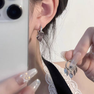 ต่างหูรูปหัวใจหรูหราแบบเรียบง่าย ดีไซน์เฉพาะตัว ต่างหูแฟชั่น เครื่องประดับหูสุดหรู ต่างหูรูปหัวใจแบบเรียบง่าย