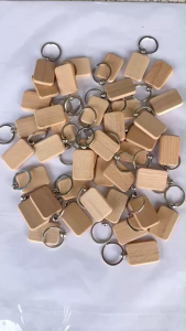 พวงกุญแจไม้เปล่า (30/50 ชิ้น) ทรงสี่เหลี่ยม พวงกุญแจไม้แกะสลักได้ DIY สําหรับตกแต่ง งานฝีมือ