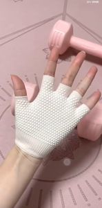 ถุงมือ พิลาทิส โยคะ ฟิตเนส กันลื่น เกรดพรีเมียม กระชับมือ ใส่สบาย ระบายอากาศดี ฝึกโยคะได้นานขึ้น ฟรีไซส์