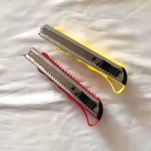 Dao rọc giấy loại lớn 20cm dễ dàng thay lưỡi có chốt gài an toàn thiết kế chắc chắn - Shop Út Lớn