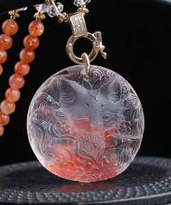 Rare natural multicolored red gum flower nine-tailed fox crystal pendant. Masterfully crafted?? Ultra-luxurious attracts love promotes marriage enhances friendship. 🌸 The color is extremely bright. It is the best choice for wearing and collecting.