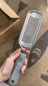 [Sản phẩm mới] Bộ 4 món chà gót chân chuyên dụng (cây chà bằng inox + chà mịn + muối ngâm chân + kem làm mềm da)