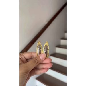 กุมารทองหลวงพ่อชู ณ วัดทัพชูมพล เลี่ยมกรอบแกะลายกันน้ำ เนื้อทองเหลือง กุมารทอง เสริมความรัก โชคลาภ การเงิน การงาน